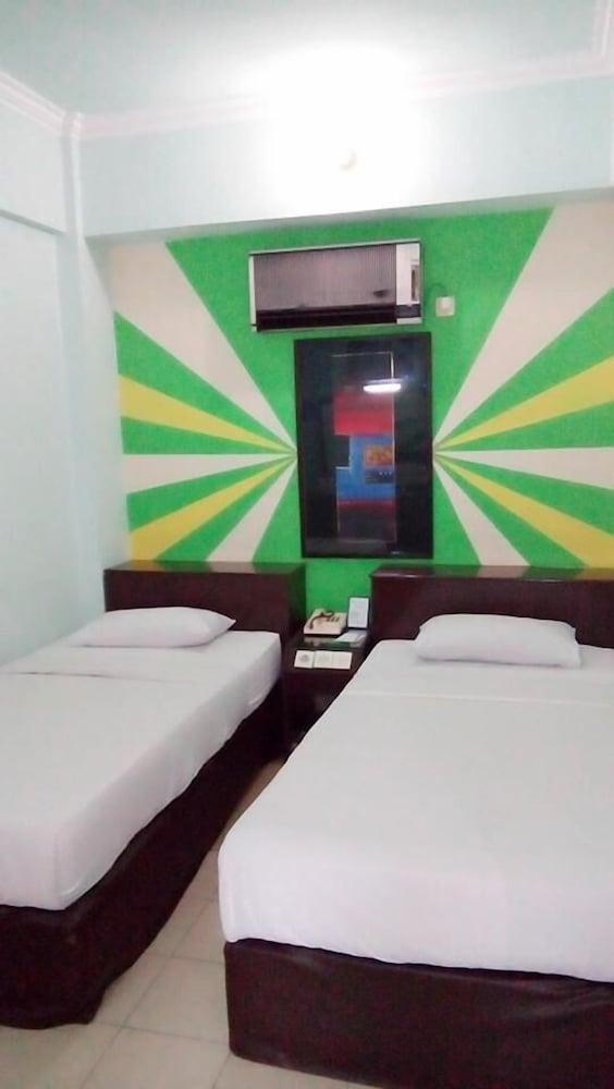 Hotel Merdeka Madiun Dış mekan fotoğraf