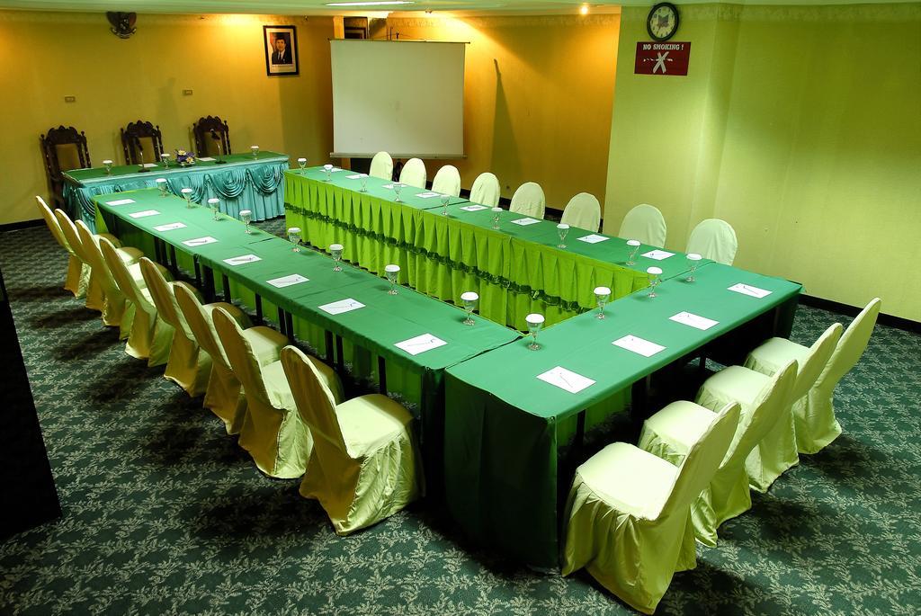 Hotel Merdeka Madiun Dış mekan fotoğraf