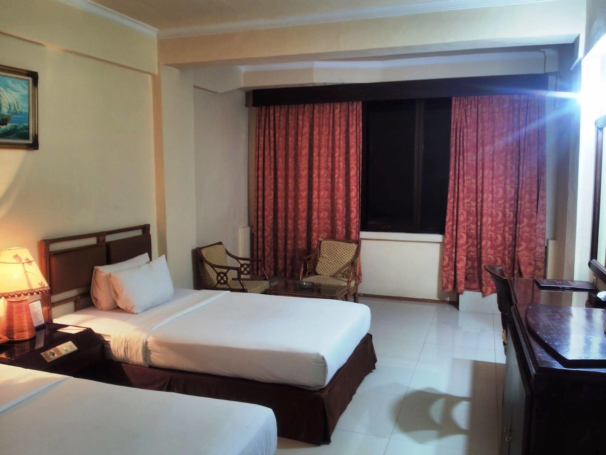 Hotel Merdeka Madiun Dış mekan fotoğraf