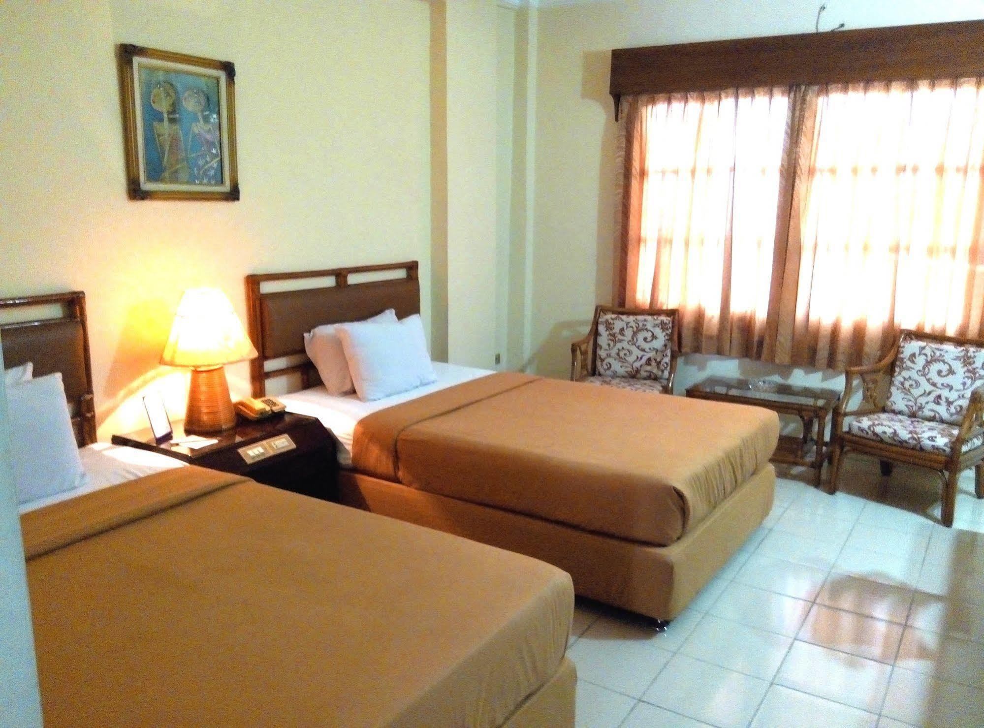 Hotel Merdeka Madiun Dış mekan fotoğraf