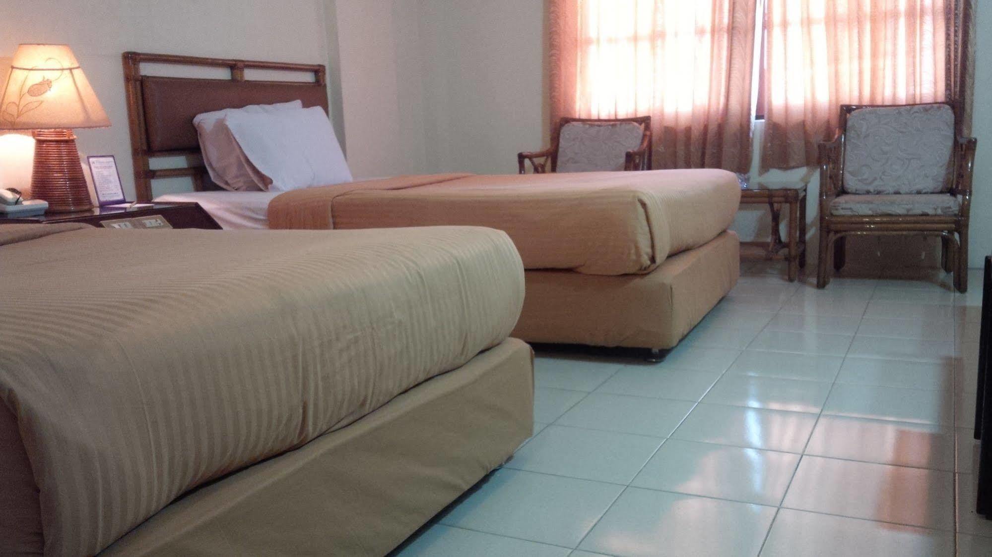 Hotel Merdeka Madiun Dış mekan fotoğraf